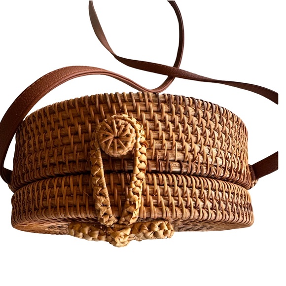 Round Rattan Purse - Picture 2 of 5